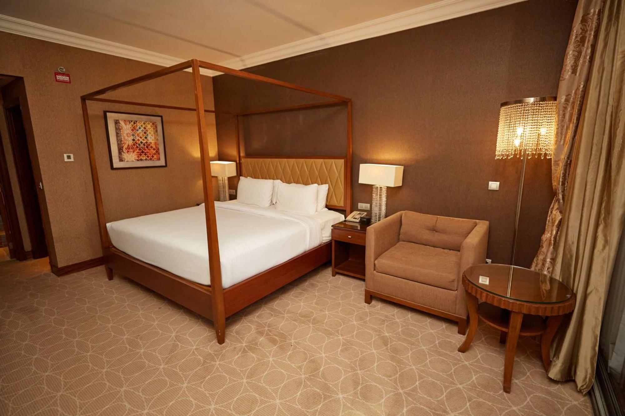 Hilton Alexandria King'S Ranch Hotel King Mariout Esterno foto